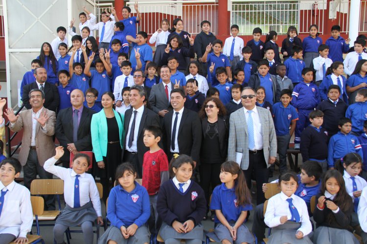 150 MIL ESCOLARES DE LA REGIÓN ACCEDERÁN A PROGRAMAS PREVENTIVOS DE CONSUMO DE ALCOHOL Y DROGAS 150 MIL ESCOLARES DE LA REGIÓN ACCEDERÁN A PROGRAMAS PREVENTIVOS DE CONSUMO DE ALCOHOL Y DROGAS