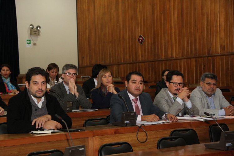 ANALIZAN NUEVA LEY DE TRANSPARENCIA Y PROBIDAD DE LA PRESIDENTA BACHELET PARA COMBATIR LA CORRUPCIÓN ANALIZAN NUEVA LEY DE TRANSPARENCIA Y PROBIDAD DE LA PRESIDENTA BACHELET PARA COMBATIR LA CORRUPCIÓN