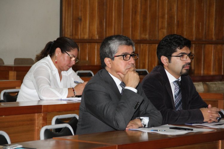 ANALIZAN NUEVA LEY DE TRANSPARENCIA Y PROBIDAD DE LA PRESIDENTA BACHELET PARA COMBATIR LA CORRUPCIÓN ANALIZAN NUEVA LEY DE TRANSPARENCIA Y PROBIDAD DE LA PRESIDENTA BACHELET PARA COMBATIR LA CORRUPCIÓN