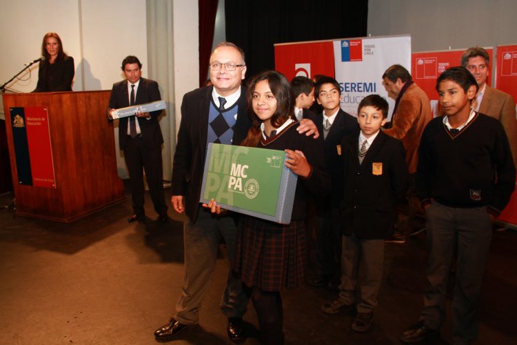 PROGRAMA "ME CONECTO PARA APRENDER" INICIA ENTREGA DE COMPUTADORES A ALUMNOS DE LA SERENA PROGRAMA "ME CONECTO PARA APRENDER" INICIA ENTREGA DE COMPUTADORES A ALUMNOS DE LA SERENA