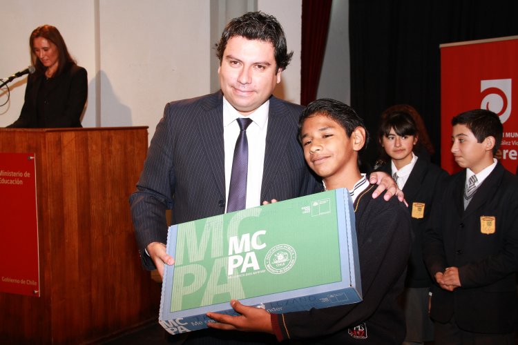PROGRAMA "ME CONECTO PARA APRENDER" INICIA ENTREGA DE COMPUTADORES A ALUMNOS DE LA SERENA PROGRAMA "ME CONECTO PARA APRENDER" INICIA ENTREGA DE COMPUTADORES A ALUMNOS DE LA SERENA