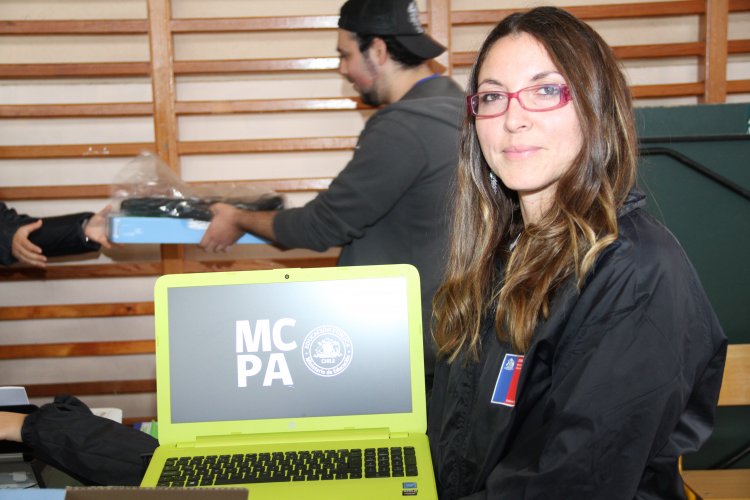 PROGRAMA "ME CONECTO PARA APRENDER" INICIA ENTREGA DE COMPUTADORES A ALUMNOS DE LA SERENA PROGRAMA "ME CONECTO PARA APRENDER" INICIA ENTREGA DE COMPUTADORES A ALUMNOS DE LA SERENA