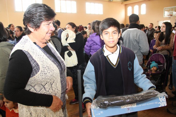 PROGRAMA "ME CONECTO PARA APRENDER" INICIA ENTREGA DE COMPUTADORES A ALUMNOS DE LA SERENA PROGRAMA "ME CONECTO PARA APRENDER" INICIA ENTREGA DE COMPUTADORES A ALUMNOS DE LA SERENA