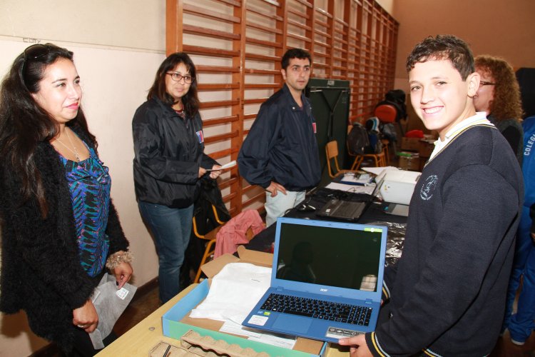 PROGRAMA "ME CONECTO PARA APRENDER" INICIA ENTREGA DE COMPUTADORES A ALUMNOS DE LA SERENA PROGRAMA "ME CONECTO PARA APRENDER" INICIA ENTREGA DE COMPUTADORES A ALUMNOS DE LA SERENA