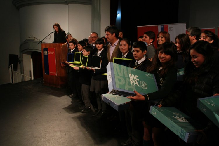 PROGRAMA "ME CONECTO PARA APRENDER" INICIA ENTREGA DE COMPUTADORES A ALUMNOS DE LA SERENA PROGRAMA "ME CONECTO PARA APRENDER" INICIA ENTREGA DE COMPUTADORES A ALUMNOS DE LA SERENA