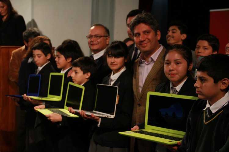 PROGRAMA "ME CONECTO PARA APRENDER" INICIA ENTREGA DE COMPUTADORES A ALUMNOS DE LA SERENA PROGRAMA "ME CONECTO PARA APRENDER" INICIA ENTREGA DE COMPUTADORES A ALUMNOS DE LA SERENA