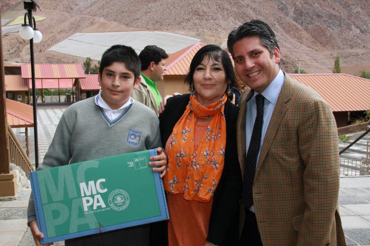 CON “ME CONECTO PARA APRENDER” 49 ESTUDIANTES DE ESCUELAS PÚBLICAS DE PAIHUANO LOGRAN MAYOR INCLUSIÓN DIGITAL CON “ME CONECTO PARA APRENDER” 49 ESTUDIANTES DE ESCUELAS PÚBLICAS DE PAIHUANO LOGRAN MAYOR INCLUSIÓN DIGITAL