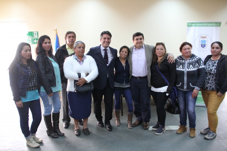 MÁS DE 80 MUJERES RENUEVAN CONTRATO DEL PROGRAMA PRO EMPLEO EN LA HIGUERA MÁS DE 80 MUJERES RENUEVAN CONTRATO DEL PROGRAMA PRO EMPLEO EN LA HIGUERA