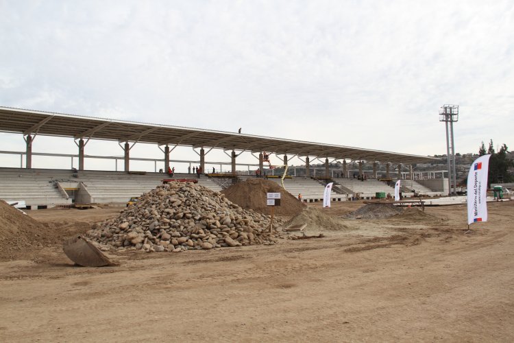 CONSTRUCCIÓN DEL ESTADIO DE OVALLE SUPERA EL 50% DE AVANCE CONSTRUCCIÓN DEL ESTADIO DE OVALLE SUPERA EL 50% DE AVANCE