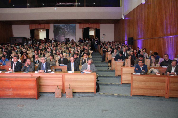 EXPERTOS DESTACAN TRABAJO DE GOBIERNO Y RECOMIENDAN FORTALECER LA INVESTIGACIÓN Y ADMINISTRACIÓN DEL AGUA EXPERTOS DESTACAN TRABAJO DE GOBIERNO Y RECOMIENDAN FORTALECER LA INVESTIGACIÓN Y ADMINISTRACIÓN DEL AGUA