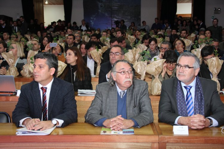 EXPERTOS DESTACAN TRABAJO DE GOBIERNO Y RECOMIENDAN FORTALECER LA INVESTIGACIÓN Y ADMINISTRACIÓN DEL AGUA EXPERTOS DESTACAN TRABAJO DE GOBIERNO Y RECOMIENDAN FORTALECER LA INVESTIGACIÓN Y ADMINISTRACIÓN DEL AGUA