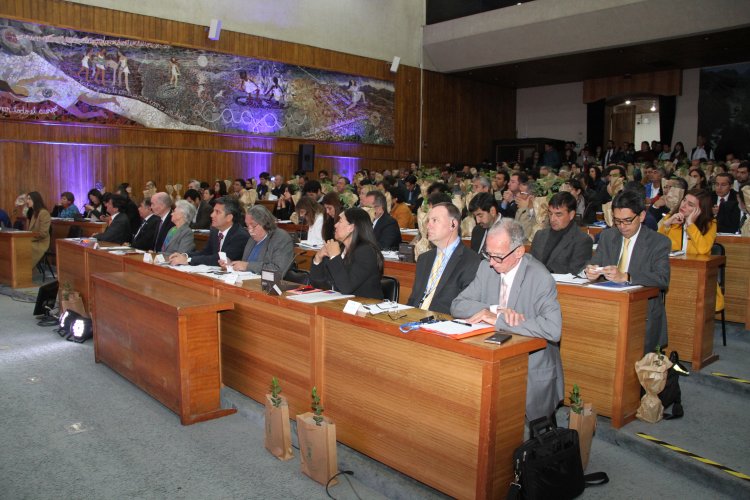 EXPERTOS DESTACAN TRABAJO DE GOBIERNO Y RECOMIENDAN FORTALECER LA INVESTIGACIÓN Y ADMINISTRACIÓN DEL AGUA EXPERTOS DESTACAN TRABAJO DE GOBIERNO Y RECOMIENDAN FORTALECER LA INVESTIGACIÓN Y ADMINISTRACIÓN DEL AGUA