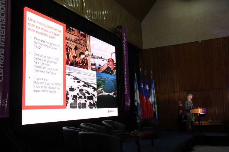 EXPERTOS DESTACAN TRABAJO DE GOBIERNO Y RECOMIENDAN FORTALECER LA INVESTIGACIÓN Y ADMINISTRACIÓN DEL AGUA EXPERTOS DESTACAN TRABAJO DE GOBIERNO Y RECOMIENDAN FORTALECER LA INVESTIGACIÓN Y ADMINISTRACIÓN DEL AGUA