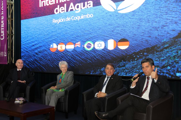 EXPERTOS DESTACAN TRABAJO DE GOBIERNO Y RECOMIENDAN FORTALECER LA INVESTIGACIÓN Y ADMINISTRACIÓN DEL AGUA EXPERTOS DESTACAN TRABAJO DE GOBIERNO Y RECOMIENDAN FORTALECER LA INVESTIGACIÓN Y ADMINISTRACIÓN DEL AGUA