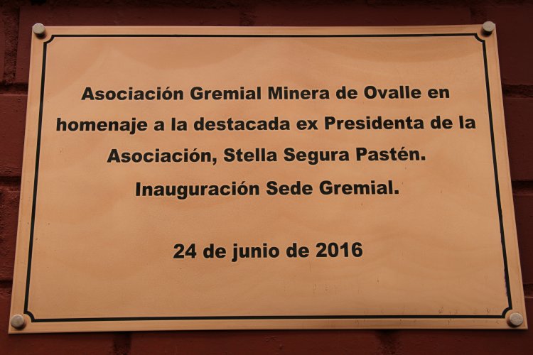 MINEROS RINDEN HOMENAJE PÓSTUMO A DIRIGENTA EN LA INAUGURACIÓN DE SEDE GREMIAL EN OVALLE MINEROS RINDEN HOMENAJE PÓSTUMO A DIRIGENTA EN LA INAUGURACIÓN DE SEDE GREMIAL EN OVALLE