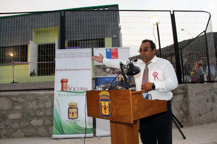 ENTREGAN RENOVADAS SEDES VECINALES EN ZONAS RURALES DE VICUÑA ENTREGAN RENOVADAS SEDES VECINALES EN ZONAS RURALES DE VICUÑA
