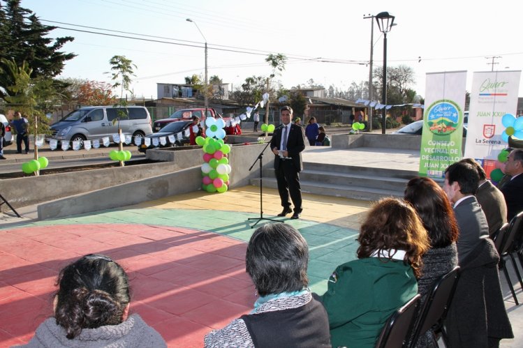 VECINOS DE POBLACIÓN JUAN XXIII RECUPERAN ESPACIO PÚBLICO MEDIANTE PROGRAMA “QUIERO MI BARRIO” VECINOS DE POBLACIÓN JUAN XXIII RECUPERAN ESPACIO PÚBLICO MEDIANTE PROGRAMA “QUIERO MI BARRIO”