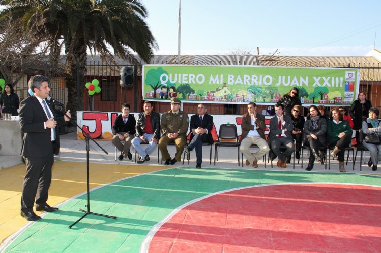 VECINOS DE POBLACIÓN JUAN XXIII RECUPERAN ESPACIO PÚBLICO MEDIANTE PROGRAMA “QUIERO MI BARRIO” VECINOS DE POBLACIÓN JUAN XXIII RECUPERAN ESPACIO PÚBLICO MEDIANTE PROGRAMA “QUIERO MI BARRIO”