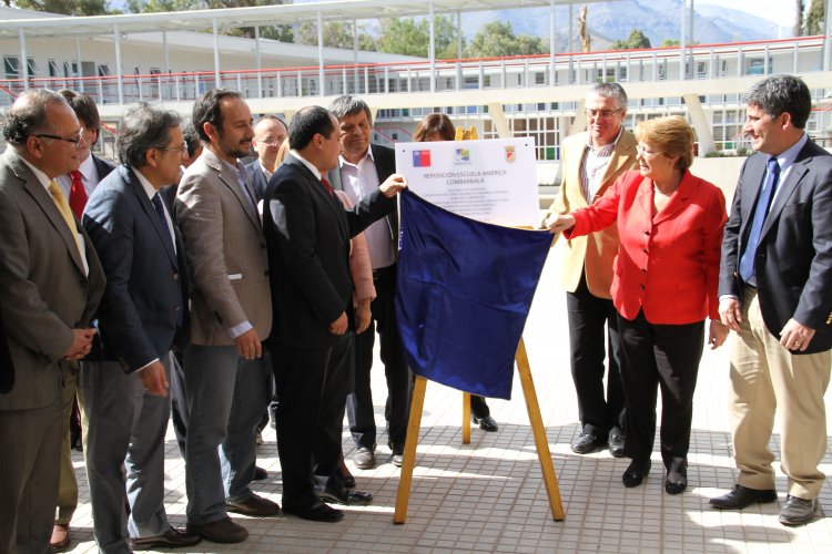 PRESIDENTA BACHELET INAUGURA ESCUELA AMÉRICA COMO UN HITO EN LA EDUCACIÓN PÚBLICA DE LA REGIÓN DE COQUIMBO PRESIDENTA BACHELET INAUGURA ESCUELA AMÉRICA COMO UN HITO EN LA EDUCACIÓN PÚBLICA DE LA REGIÓN DE COQUIMBO