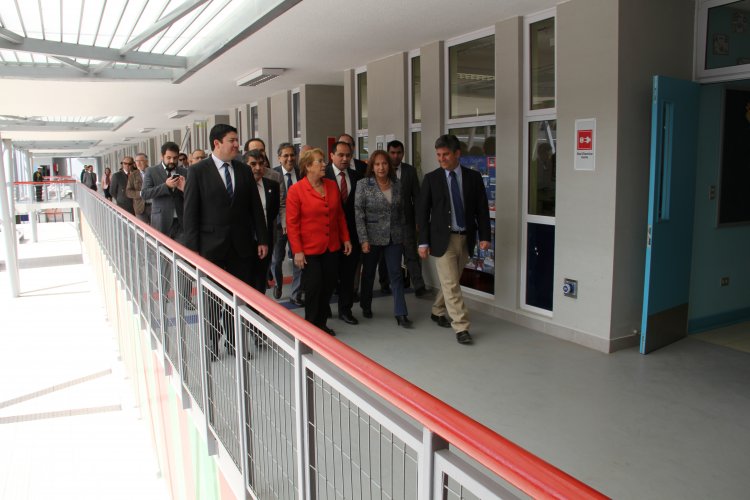 PRESIDENTA BACHELET INAUGURA ESCUELA AMÉRICA COMO UN HITO EN LA EDUCACIÓN PÚBLICA DE LA REGIÓN DE COQUIMBO PRESIDENTA BACHELET INAUGURA ESCUELA AMÉRICA COMO UN HITO EN LA EDUCACIÓN PÚBLICA DE LA REGIÓN DE COQUIMBO