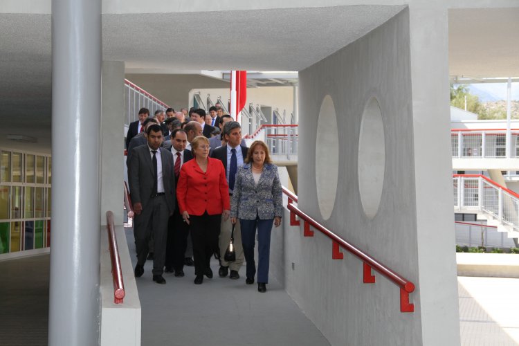 PRESIDENTA BACHELET INAUGURA ESCUELA AMÉRICA COMO UN HITO EN LA EDUCACIÓN PÚBLICA DE LA REGIÓN DE COQUIMBO PRESIDENTA BACHELET INAUGURA ESCUELA AMÉRICA COMO UN HITO EN LA EDUCACIÓN PÚBLICA DE LA REGIÓN DE COQUIMBO