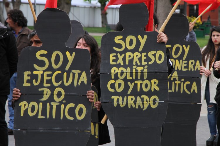FAMILIARES DE DETENIDOS DESAPARECIDOS EXIGEN INFORMACIÓN A 43 AÑOS DEL GOLPE DE ESTADO FAMILIARES DE DETENIDOS DESAPARECIDOS EXIGEN INFORMACIÓN A 43 AÑOS DEL GOLPE DE ESTADO