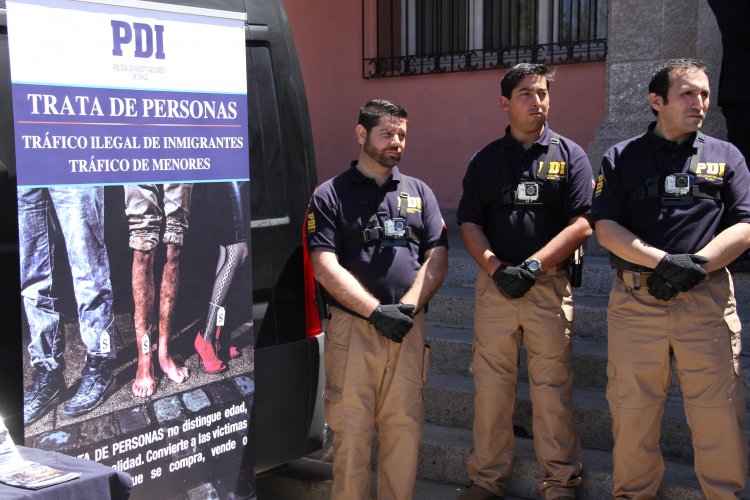 GOBIERNO REGIONAL Y PDI LANZAN CAMPAÑA PARA PREVENIR TRÁFICO ILEGAL DE MIGRANTES EN LA REGIÓN GOBIERNO REGIONAL Y PDI LANZAN CAMPAÑA PARA PREVENIR TRÁFICO ILEGAL DE MIGRANTES EN LA REGIÓN