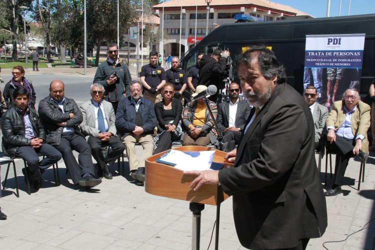 GOBIERNO REGIONAL Y PDI LANZAN CAMPAÑA PARA PREVENIR TRÁFICO ILEGAL DE MIGRANTES EN LA REGIÓN GOBIERNO REGIONAL Y PDI LANZAN CAMPAÑA PARA PREVENIR TRÁFICO ILEGAL DE MIGRANTES EN LA REGIÓN