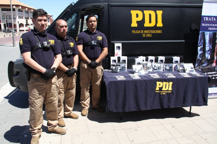 GOBIERNO REGIONAL Y PDI LANZAN CAMPAÑA PARA PREVENIR TRÁFICO ILEGAL DE MIGRANTES EN LA REGIÓN GOBIERNO REGIONAL Y PDI LANZAN CAMPAÑA PARA PREVENIR TRÁFICO ILEGAL DE MIGRANTES EN LA REGIÓN