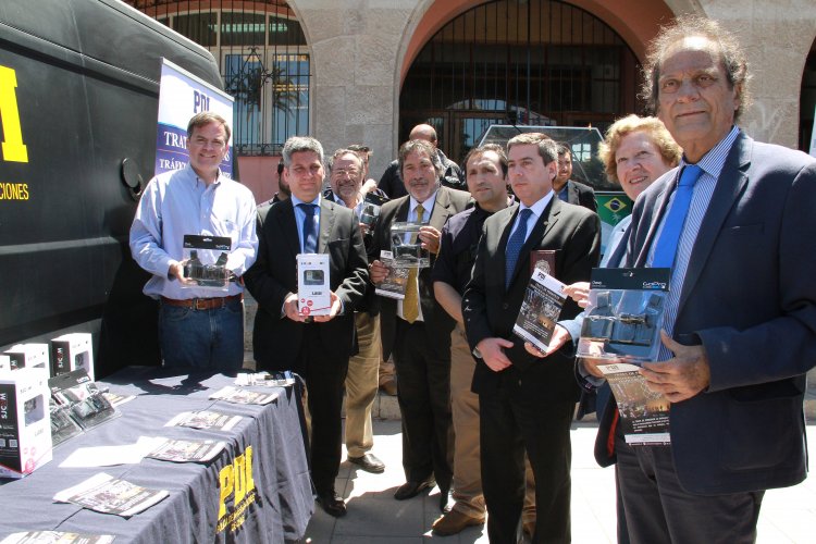 GOBIERNO REGIONAL Y PDI LANZAN CAMPAÑA PARA PREVENIR TRÁFICO ILEGAL DE MIGRANTES EN LA REGIÓN GOBIERNO REGIONAL Y PDI LANZAN CAMPAÑA PARA PREVENIR TRÁFICO ILEGAL DE MIGRANTES EN LA REGIÓN
