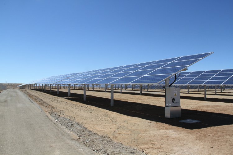 GOBIERNO APRUEBA NUEVO PARQUE DE ENERGÍA SOLAR QUE INVERTIRÁ 200 MILLONES DE DÓLARES EN LA HIGUERA GOBIERNO APRUEBA NUEVO PARQUE DE ENERGÍA SOLAR QUE INVERTIRÁ 200 MILLONES DE DÓLARES EN LA HIGUERA
