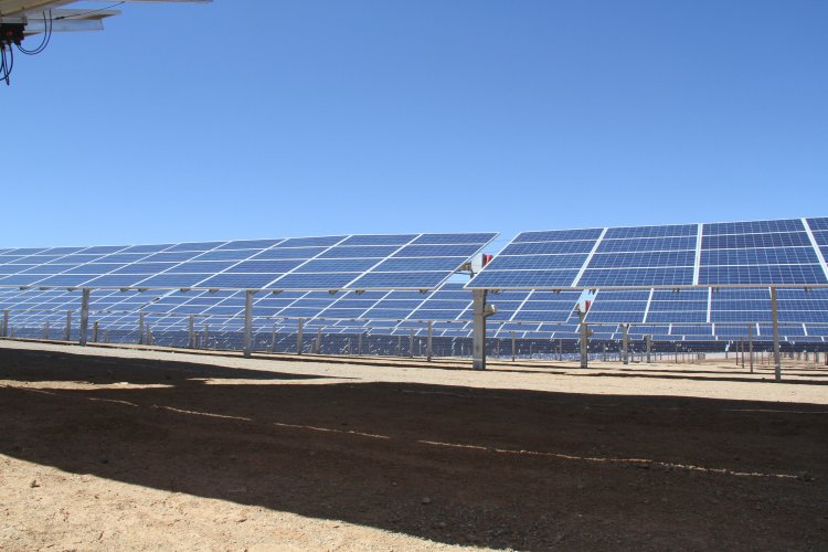 GOBIERNO APRUEBA NUEVO PARQUE DE ENERGÍA SOLAR QUE INVERTIRÁ 200 MILLONES DE DÓLARES EN LA HIGUERA GOBIERNO APRUEBA NUEVO PARQUE DE ENERGÍA SOLAR QUE INVERTIRÁ 200 MILLONES DE DÓLARES EN LA HIGUERA