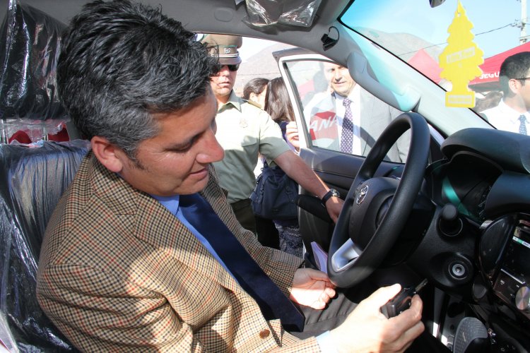 GOBIERNO ENTREGÓ CINCO CAMIONETAS DE VIGILANCIA A MUNICIPALIDAD DE LA SERENA PARA “PATRULLAJES PREVENTIVOS” GOBIERNO ENTREGÓ CINCO CAMIONETAS DE VIGILANCIA A MUNICIPALIDAD DE LA SERENA PARA “PATRULLAJES PREVENTIVOS”