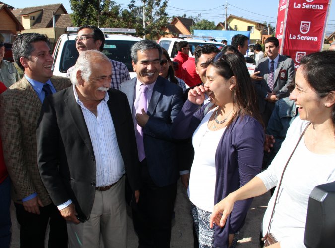 GOBIERNO ENTREGÓ CINCO CAMIONETAS DE VIGILANCIA A MUNICIPALIDAD DE LA SERENA PARA “PATRULLAJES PREVENTIVOS” GOBIERNO ENTREGÓ CINCO CAMIONETAS DE VIGILANCIA A MUNICIPALIDAD DE LA SERENA PARA “PATRULLAJES PREVENTIVOS”