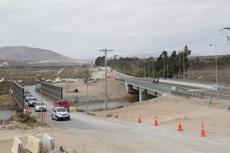 PRESIDENTA BACHELET ENTREGÓ NUEVO PASEO COSTERO Y PUENTE SOBRE EL ESTERO DE TONGOY