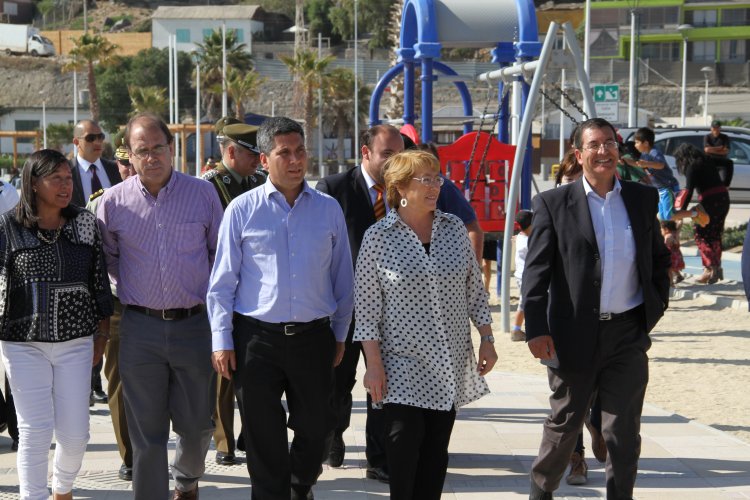 PRESIDENTA BACHELET ENTREGÓ NUEVO PASEO COSTERO Y PUENTE SOBRE EL ESTERO DE TONGOY