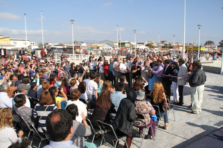 PRESIDENTA BACHELET ENTREGÓ NUEVO PASEO COSTERO Y PUENTE SOBRE EL ESTERO DE TONGOY