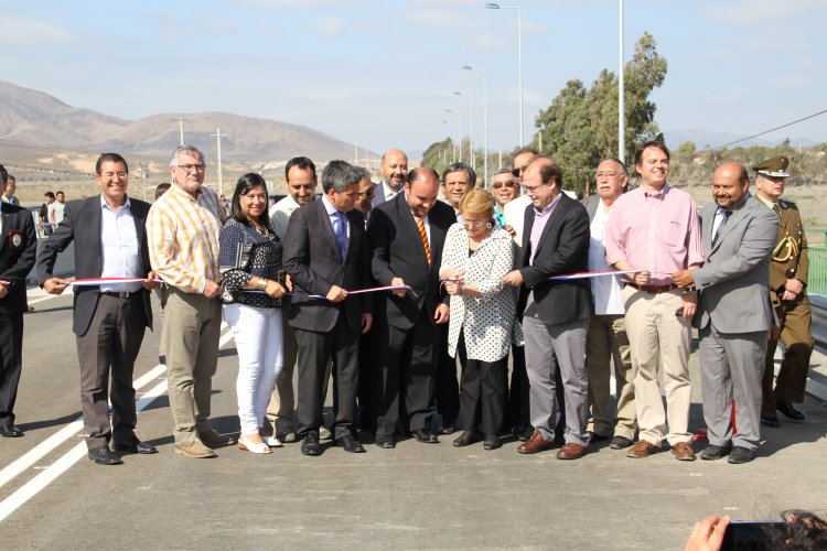 PRESIDENTA BACHELET ENTREGÓ NUEVO PASEO COSTERO Y PUENTE SOBRE EL ESTERO DE TONGOY