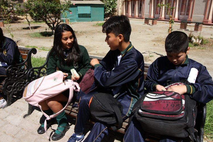 GOBIERNO, COLEGIOS Y POLICÍAS PROMUEVEN AUTOCUIDADO ENTRE LOS ESCOLARES GOBIERNO, COLEGIOS Y POLICÍAS PROMUEVEN AUTOCUIDADO ENTRE LOS ESCOLARES