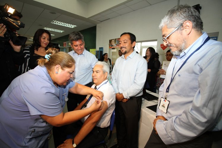 MÁS DE 200 MIL PERSONAS EN TODA LA REGIÓN SE VACUNARÁN CONTRA LA INFLUENZA MÁS DE 200 MIL PERSONAS EN TODA LA REGIÓN SE VACUNARÁN CONTRA LA INFLUENZA