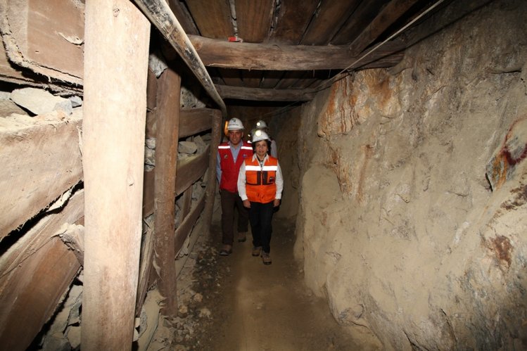 GOBIERNO INVITA A POSTULAR EN PROYECTOS PARA LA PEQUEÑA Y MEDIANA MINERÍA GOBIERNO INVITA A POSTULAR EN PROYECTOS PARA LA PEQUEÑA Y MEDIANA MINERÍA