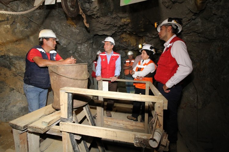 GOBIERNO INVITA A POSTULAR EN PROYECTOS PARA LA PEQUEÑA Y MEDIANA MINERÍA GOBIERNO INVITA A POSTULAR EN PROYECTOS PARA LA PEQUEÑA Y MEDIANA MINERÍA