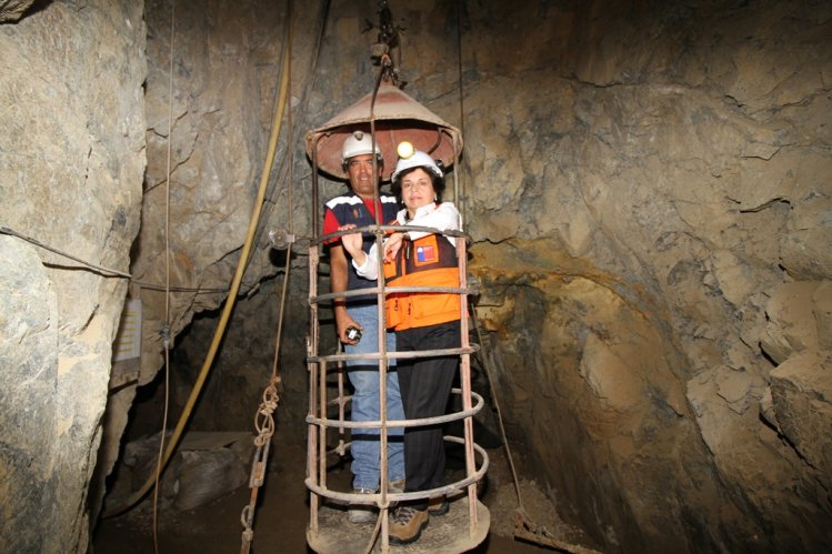 GOBIERNO INVITA A POSTULAR EN PROYECTOS PARA LA PEQUEÑA Y MEDIANA MINERÍA GOBIERNO INVITA A POSTULAR EN PROYECTOS PARA LA PEQUEÑA Y MEDIANA MINERÍA