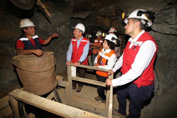 GOBIERNO INVITA A POSTULAR EN PROYECTOS PARA LA PEQUEÑA Y MEDIANA MINERÍA GOBIERNO INVITA A POSTULAR EN PROYECTOS PARA LA PEQUEÑA Y MEDIANA MINERÍA