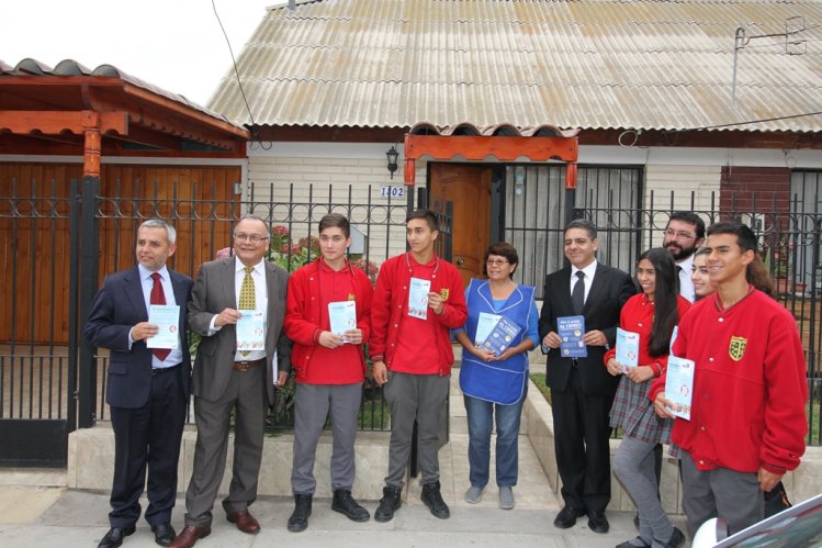 ESTUDIANTES Y VECINOS INVITAN A ABRIR LA PUERTA Y SER PARTE DEL CENSO 2017