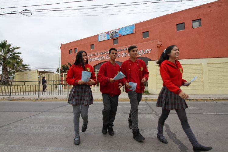 ESTUDIANTES Y VECINOS INVITAN A ABRIR LA PUERTA Y SER PARTE DEL CENSO 2017