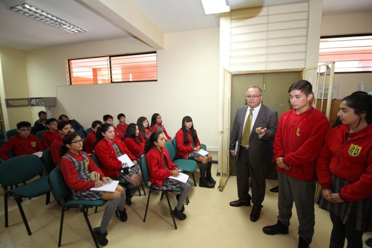 ESTUDIANTES Y VECINOS INVITAN A ABRIR LA PUERTA Y SER PARTE DEL CENSO 2017