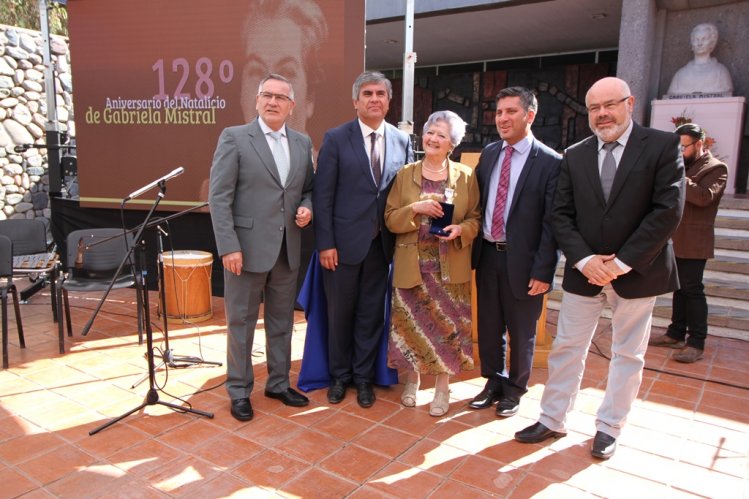 RESALTAN LABOR DE MAESTRA Y EL LEGADO LITERARIO DE GABRIELA MISTRAL EN ACTO OFICIAL POR SU NATALICIO