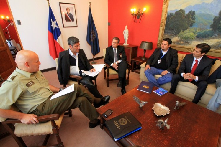 GOBIERNO Y POLICÍAS ABORDAN NUEVAS MEDIDAS PARA REVERTIR PERCEPCIÓN DE INSEGURIDAD GOBIERNO Y POLICÍAS ABORDAN NUEVAS MEDIDAS PARA REVERTIR PERCEPCIÓN DE INSEGURIDAD