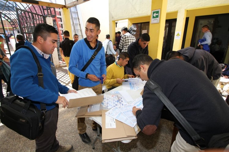 CON APOYO DE FUNCIONARIOS, EQUIPOS MUNICIPALES Y UNIFORMADOS CONTINÚAN CENSANDO LAS VIVIENDAS PENDIENTES